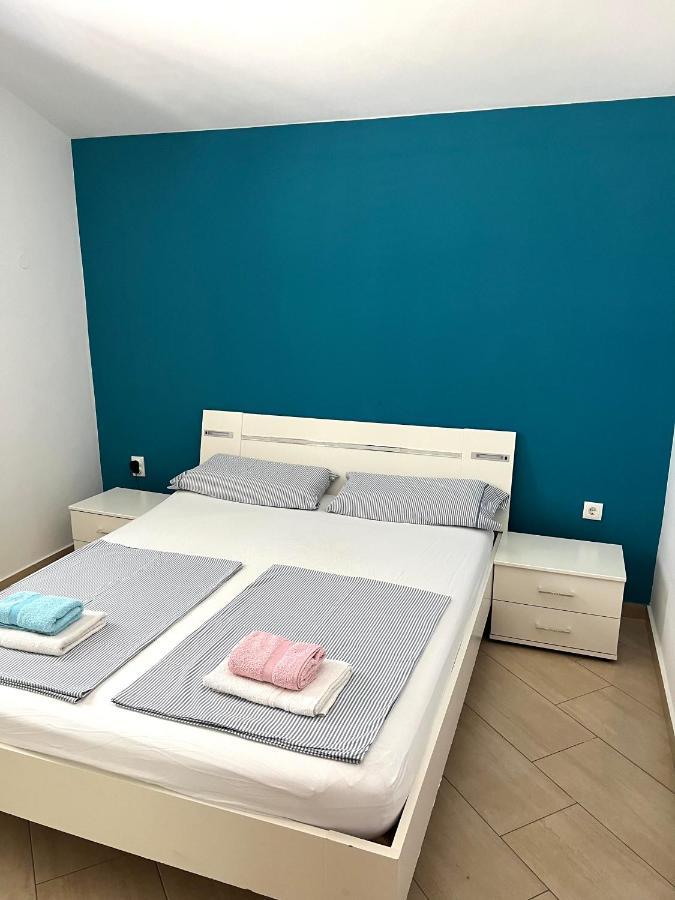 Apartments Villa Marina Рогозница Экстерьер фото