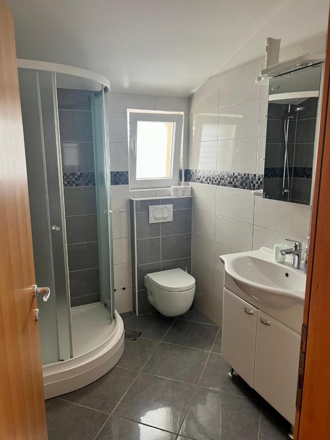 Apartments Villa Marina Рогозница Экстерьер фото