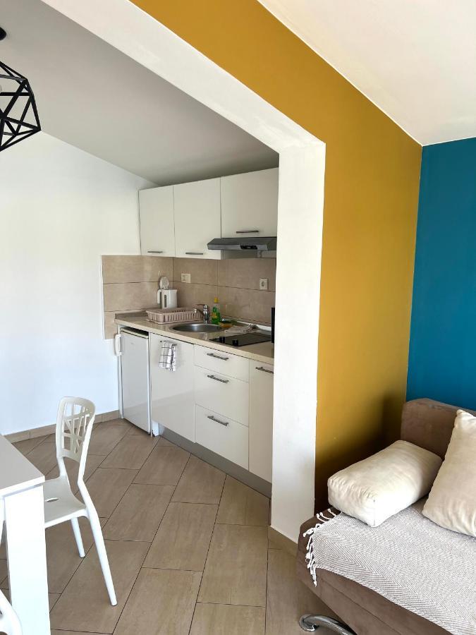 Apartments Villa Marina Рогозница Экстерьер фото